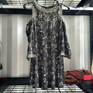 Bke boutique. Cold shoulder top